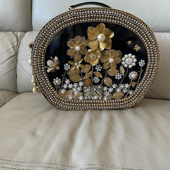 Stunning Upcycled Large Round Faux Patent Leather Handcrafted Handbag - Picture 6 of 12